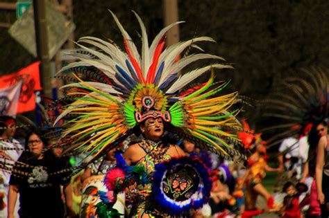 ドディア・ルイズの「メキシコ文化祭」で、伝統と現代が激突！